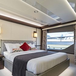 2019' Sunseeker 95 Yacht-images-9