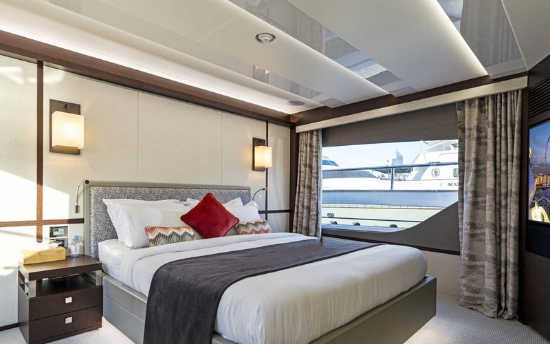 2019' Sunseeker 95 Yacht-images-9