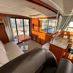 Beneteau_Swift_Trawler44_46